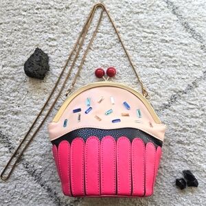 UNBRANDED cupcake purse